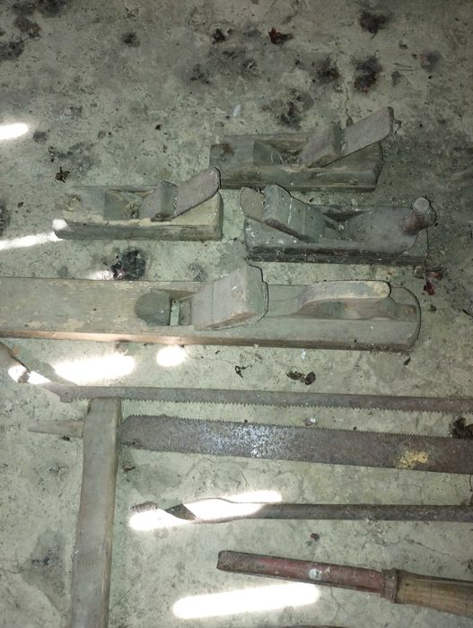 Unelte balta de vânzare