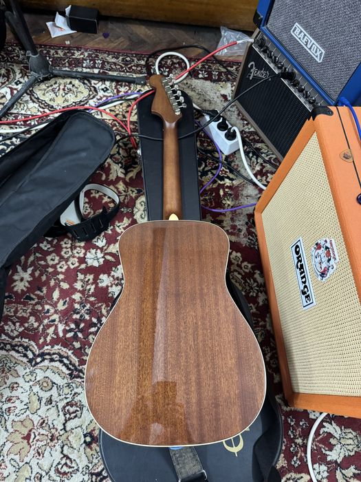 Fender Malibu Player електро-акустична китара