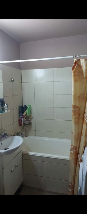 Vând apartament cu 2 camere, etajul 4
