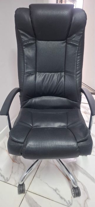 Кресло зернистая кожа