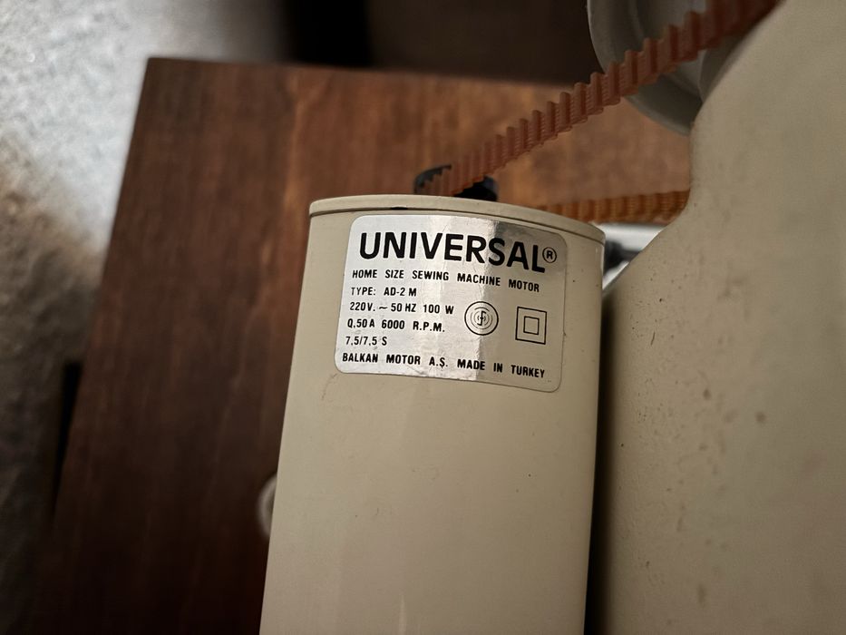 Masina cusut electrica ruseasca