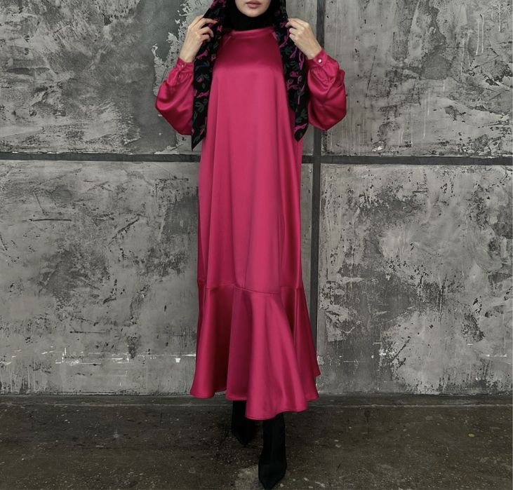 Платье из шелка с поясом