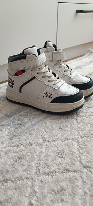 Продам детскую обувь