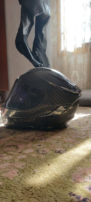 Vând echipament moto în stare bună