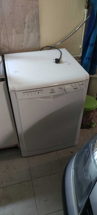 Съдомиалния Indesit DFG-15B1A