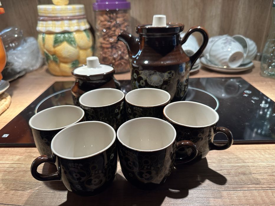 Продавам нов порцеланов сервиз за кафе