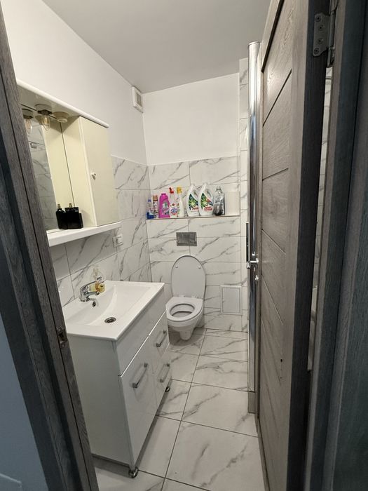 Vand garsoniera etaj 3 zona Milcov Bacau