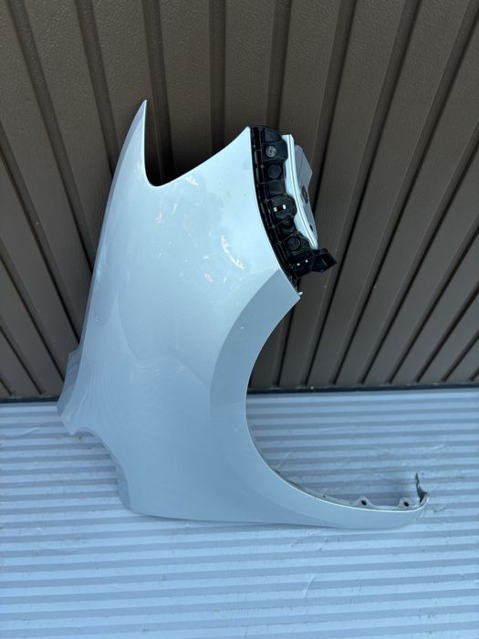 Aripa dr fata vw Sharan 7N cod de culoare LA7W 2011-2015