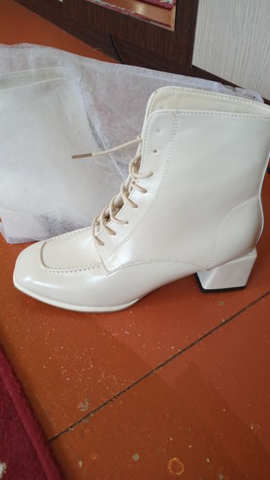 Женский костюм и платье