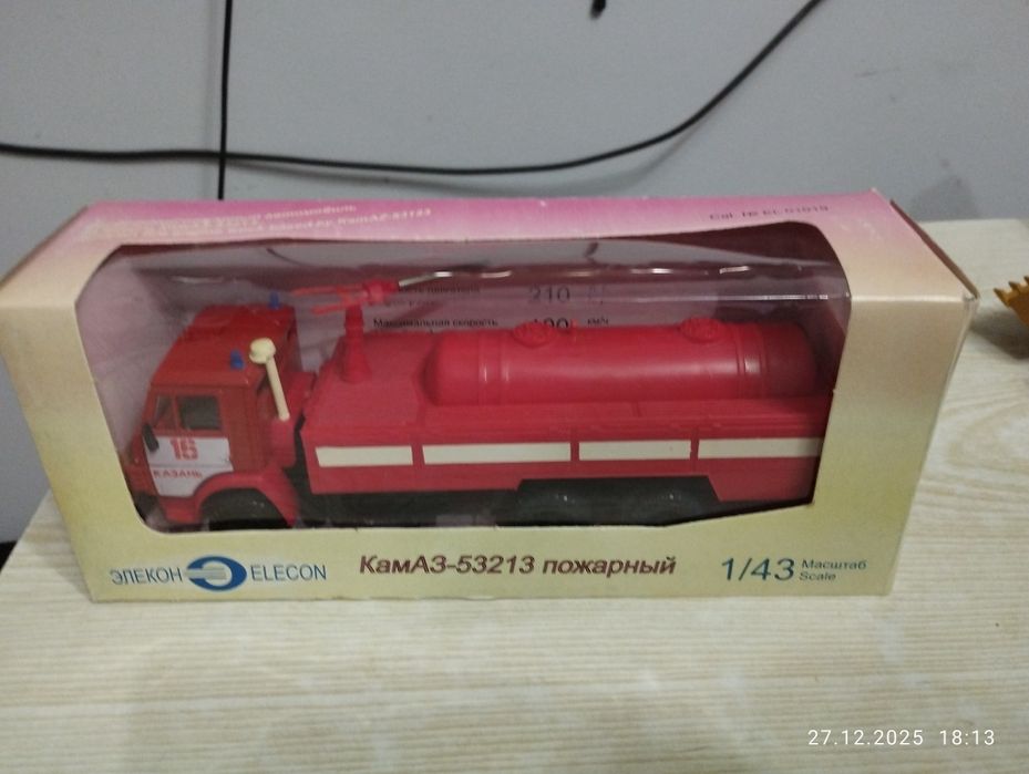 Масштабная модель КамАЗ-53213 м 1:43, погрузчик  фронтальный  CAT 980G