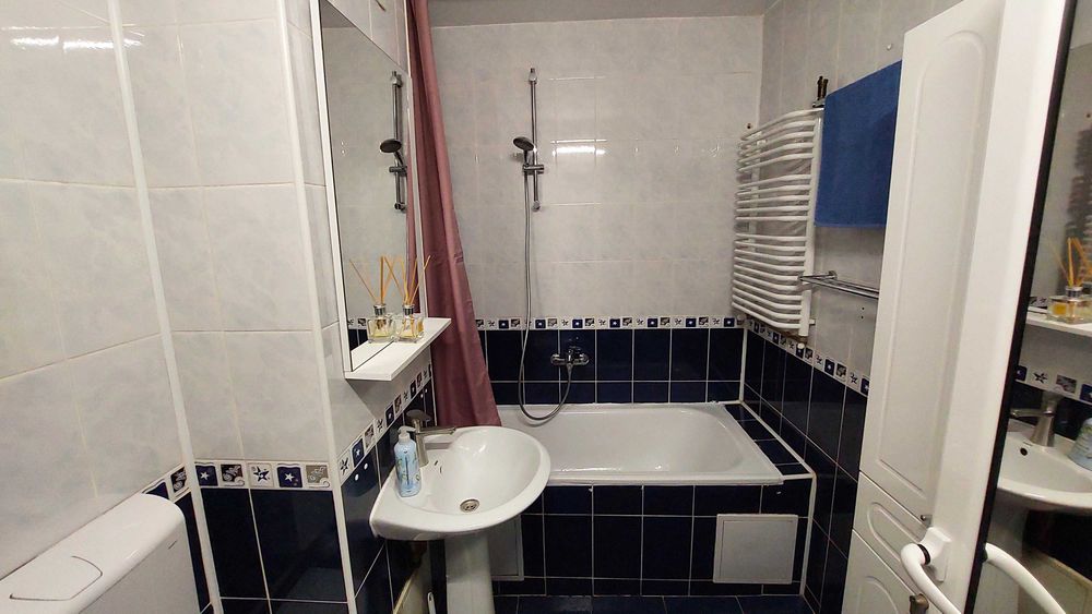 Persoana fizica, inchiriez apartament cu 4 camere etaj 1, situat in zona Pacurari (semafor Lukoil)