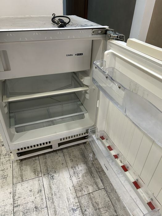 AEG хладилник за вграждане
