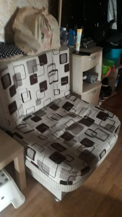 Стеклянный шкаф под телевизор