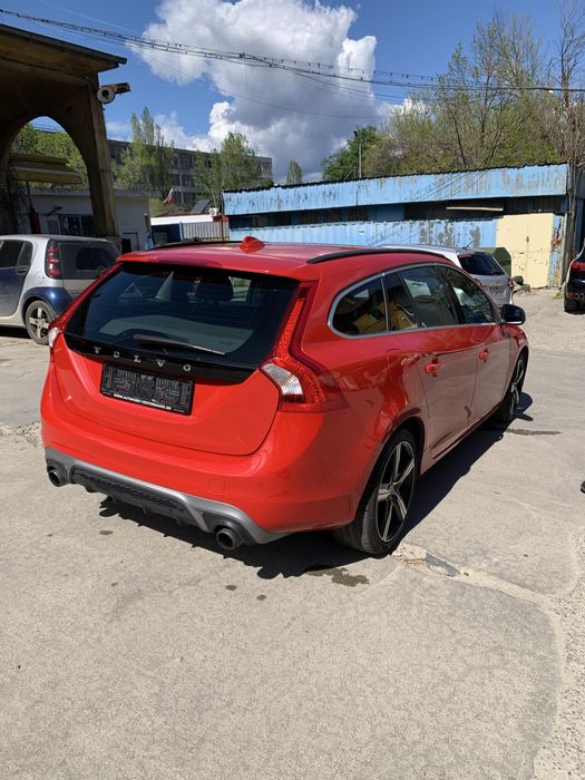 Volvo V60 2.0 190к.с. R-DESIGN Сервизна История Нов Внос