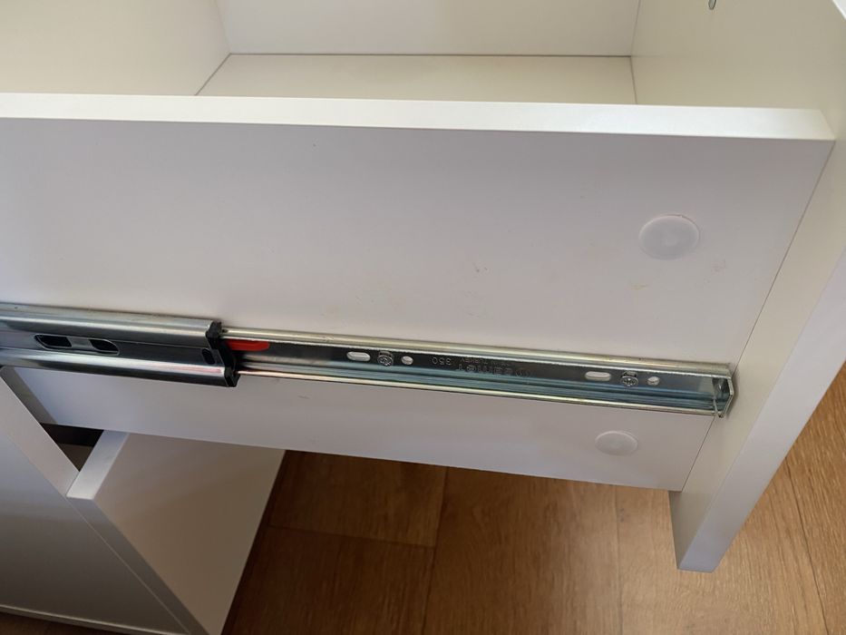 Тумбочка прикроватная