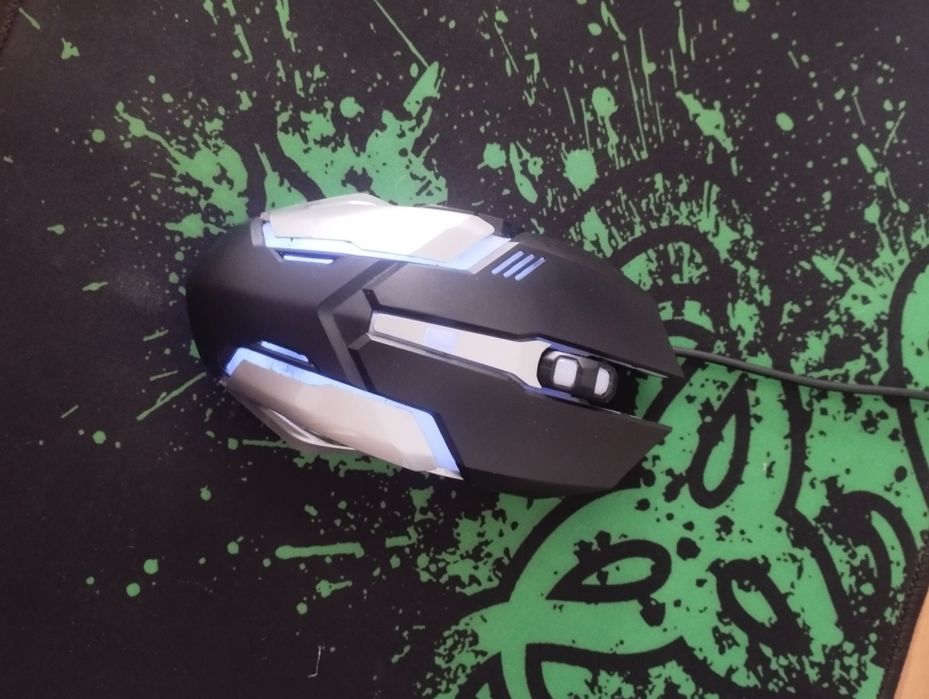 Продам мышку игровую
