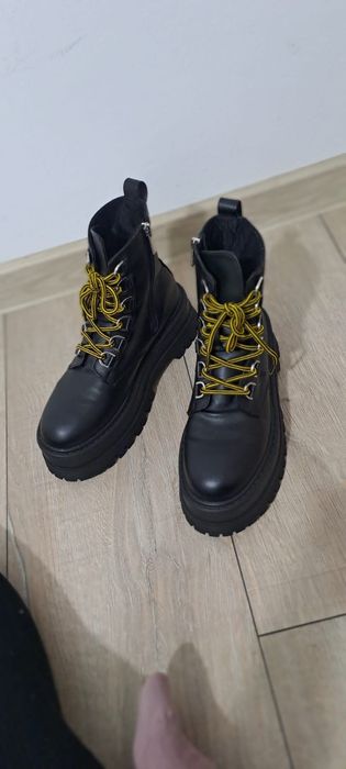 Ghete de dama pull&bear