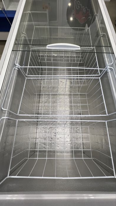 Продам холодильные витрины и холодильный ларь