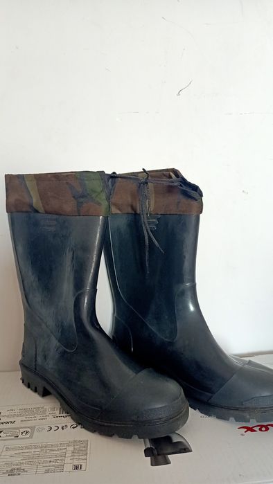 Резиновые сапоги