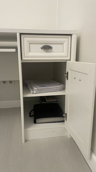 Писменный стол Гербор