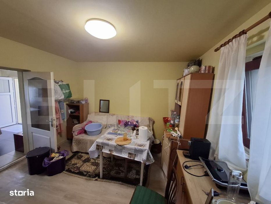 Casa 2 camere, 100 mp, anexe de vanzare, zona Gelu