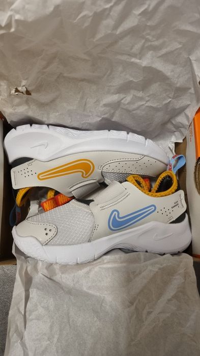 Нови детски маратонки Nike