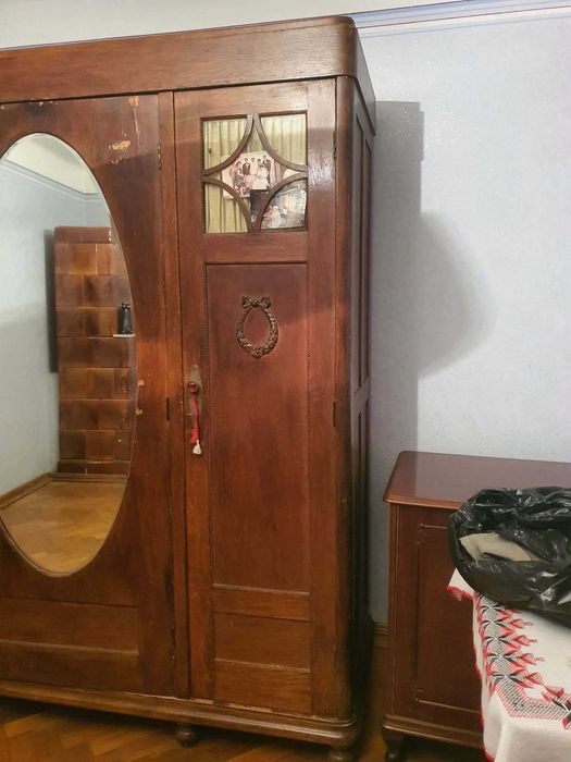 Sifonier/dulap Art Deco interbelic 1930–1938 – lemn masiv & cristal