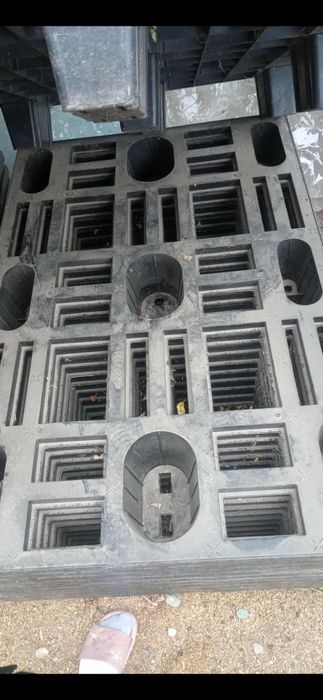 Paleti plastic aproape noi!!!