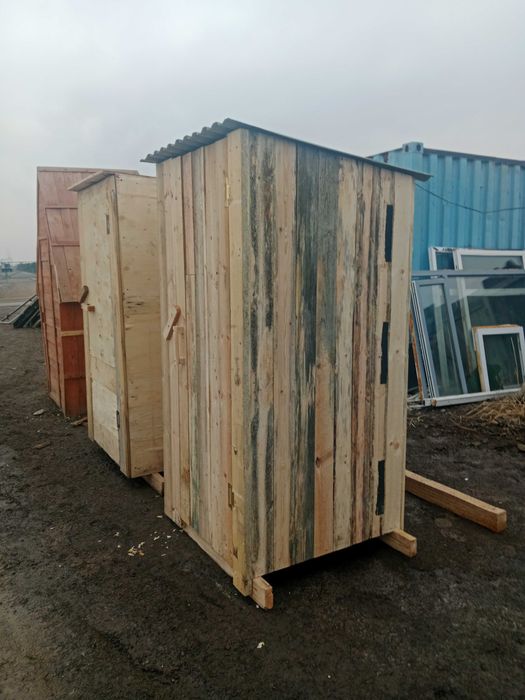 Туалет деревянный, уличный.