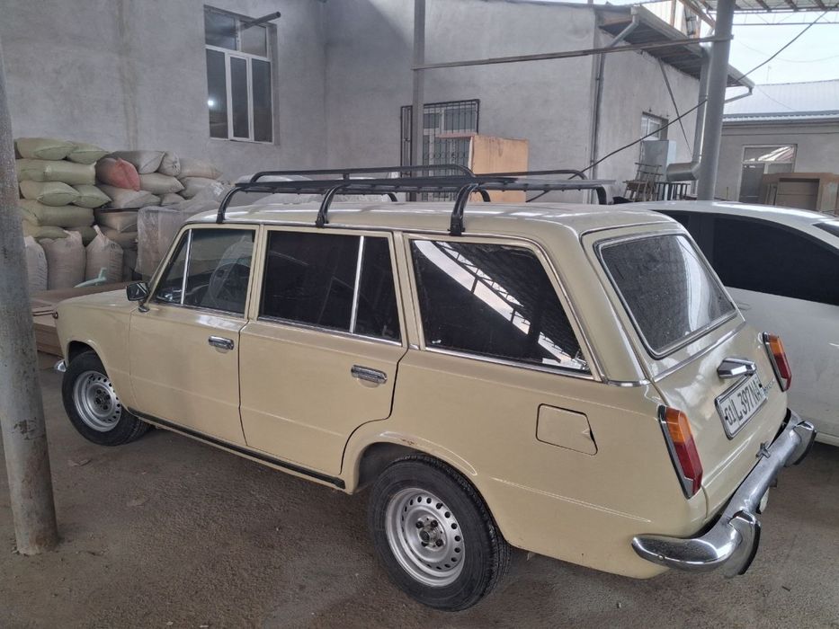 Vaz 2102 sotiladi