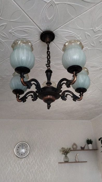 Продам люстру, плафоны