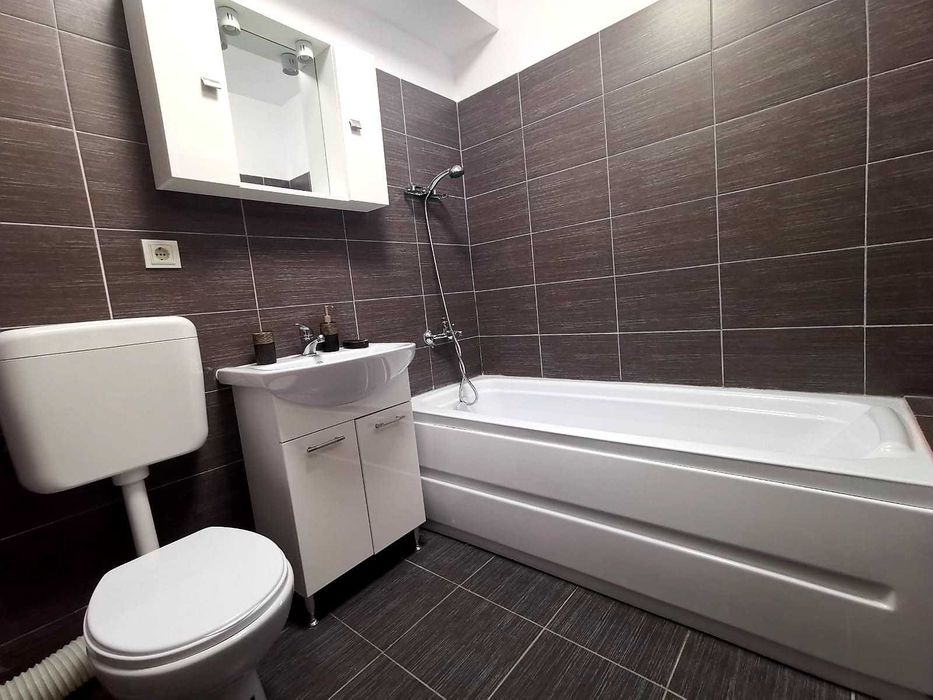 Apartament doua camere cu loc de parcare si curte proprii