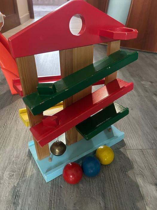 Дървена активна играчка с топки