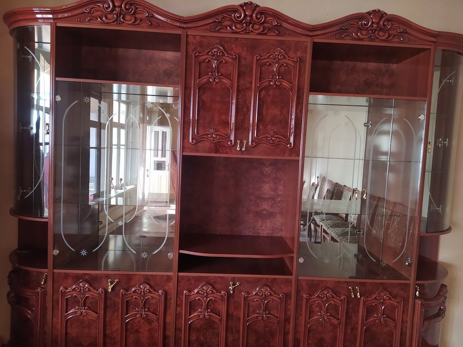 Mebel stenka liza italyanskiy