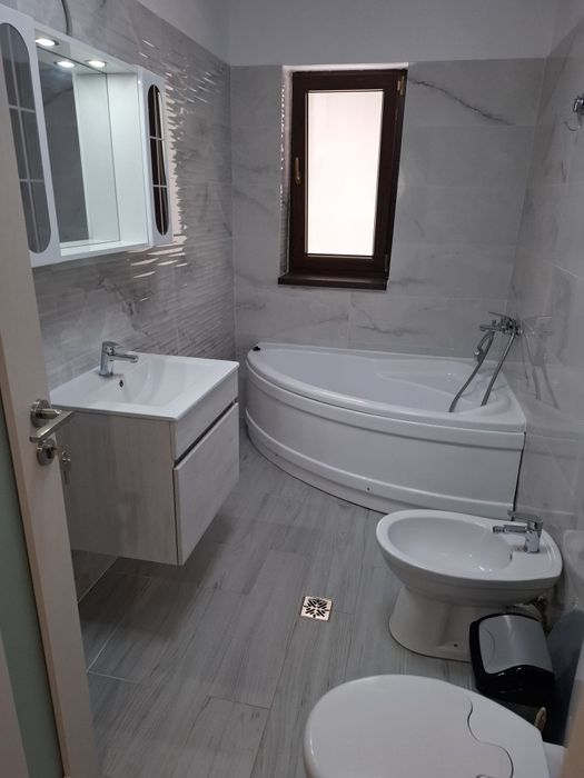 De inchiriat apartament 2 camere centru rm valcea bloc nou parter inal
