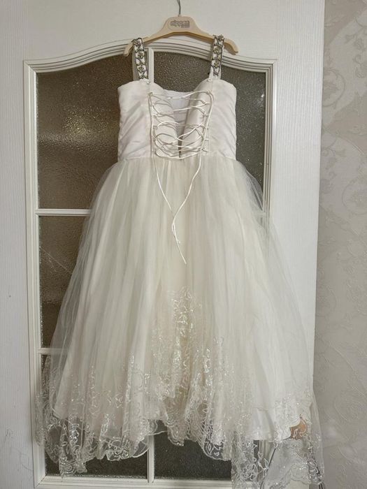 Продам нарядные платья