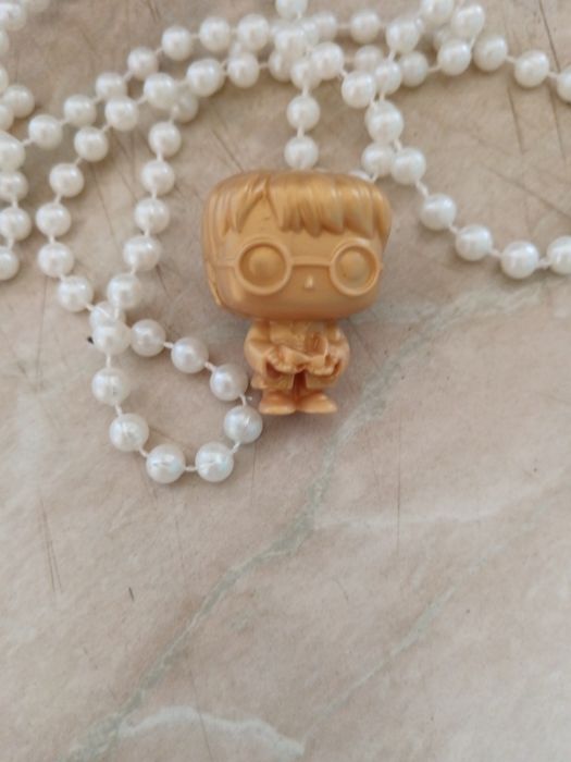 Vând figurina Harry Potter gold