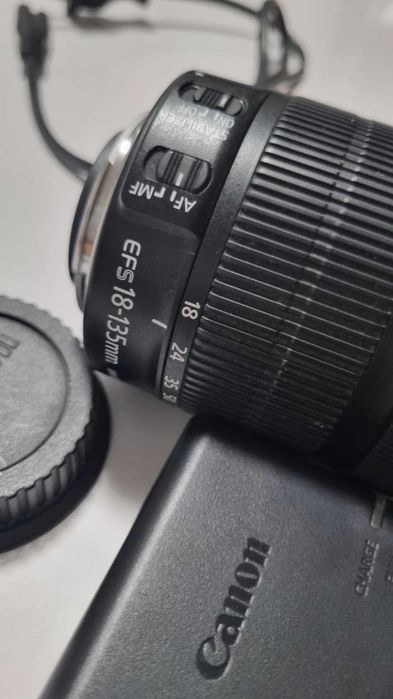 Aparat foto Canon EOS 750D plus obiectiv Canon 18-135 is
