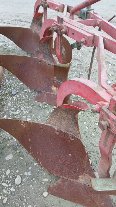 Vand plug cu trei trupite