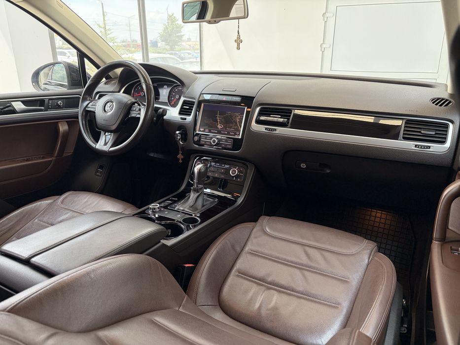 Volkswagen Touareg 2014-11 R-Line | 3.0D-245CP | Gps Navi | Faruri Led | 245.000Km