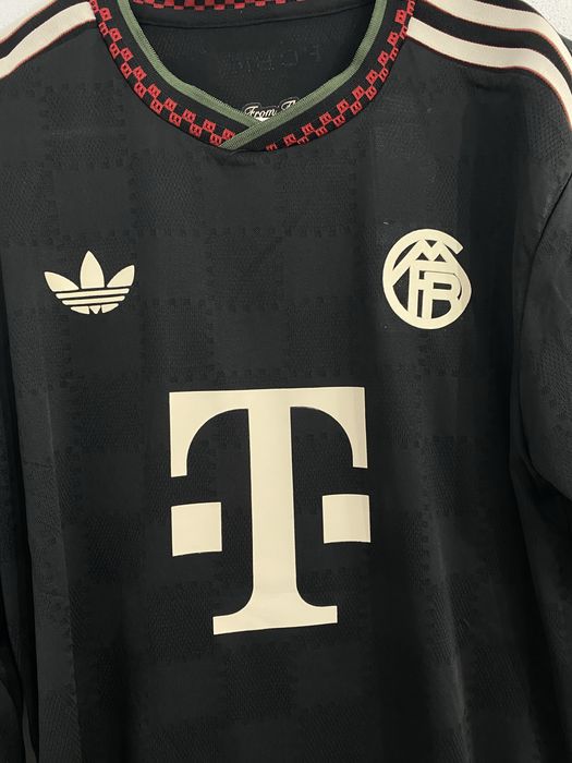 Tricou cu Bayern cu Olise