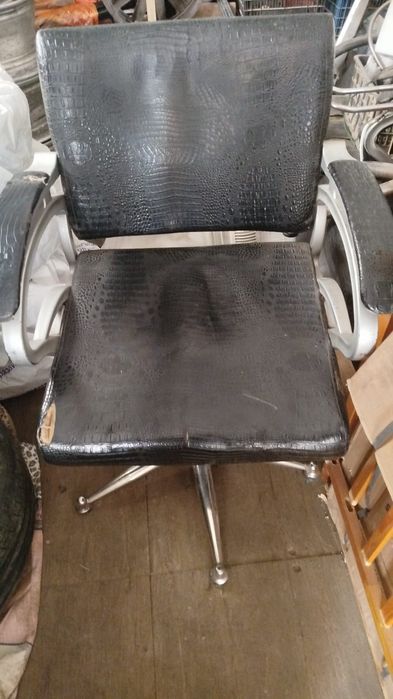 Парикмахерская кресло