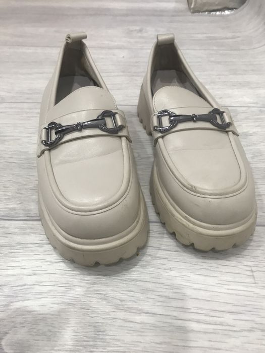 Продаю туфли для девочек размер36 ,,, цена2000