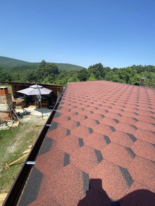 Изграждаме дървени навеси, плажни барове, подиуми, беседки, парапети.