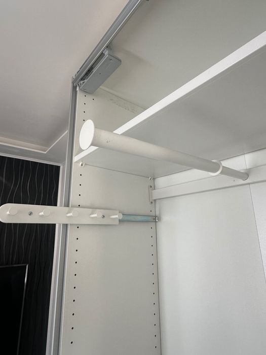 Гардероб с плъзгащи врати