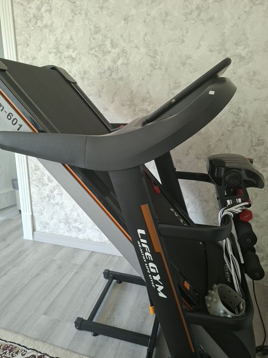 Беговая дорожка Life Gym LGM-601