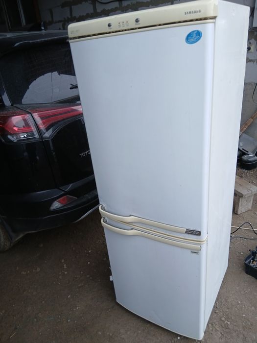 С доставкой холодильник рабочий.