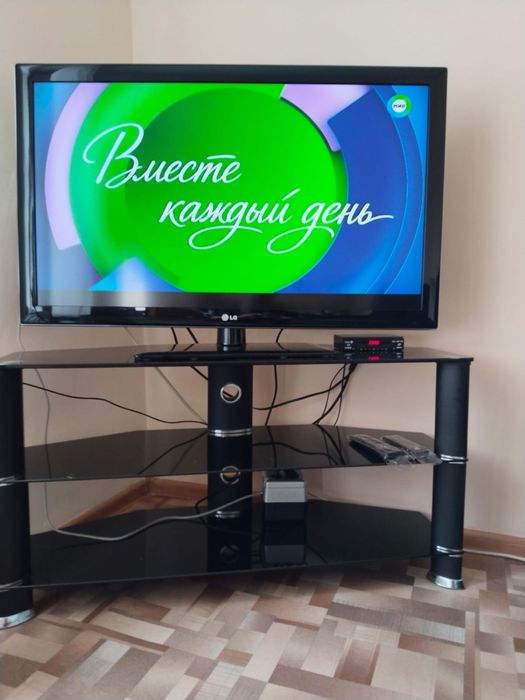 Телевизор с подставкой