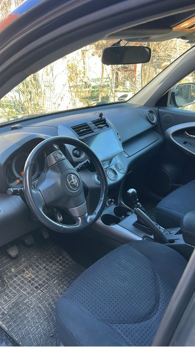 Vînd Toyota Rav 4