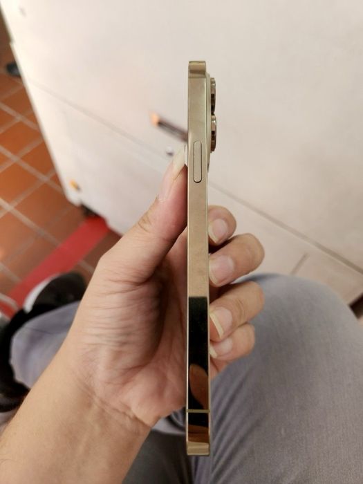 Dezembrez iphone 14 pro max spate cititi descrierea
